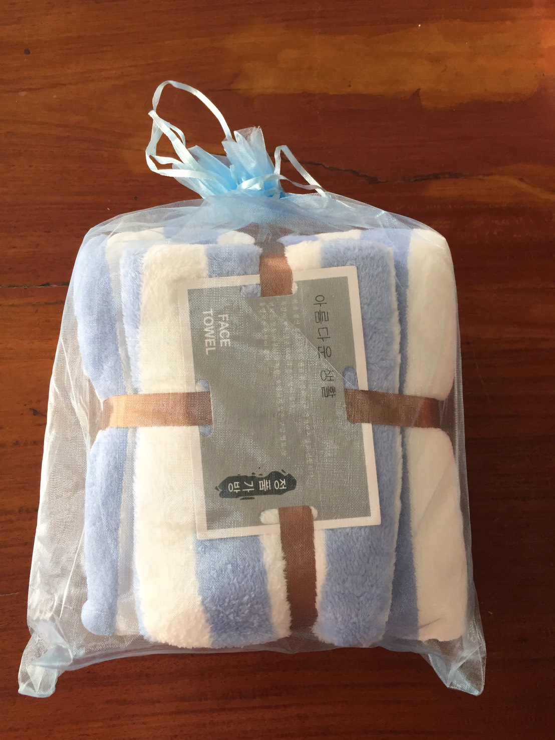 ข้อมูลเพิ่มเติมของ ผ้าเช็ดตัวขนเป็ดลายริ้ว แพ็คเซ็ท (towel bath)  ใส่ถุงไหมแก้ว (ผ้าเช็ดตัว 70X140ซม.+ผ้าเช็ดผม 35X75 ซม.) ผ้าขนหนูอาบน้ำ   กุ๊นขอบอย่างดี เกรดพรีเมี่ยม