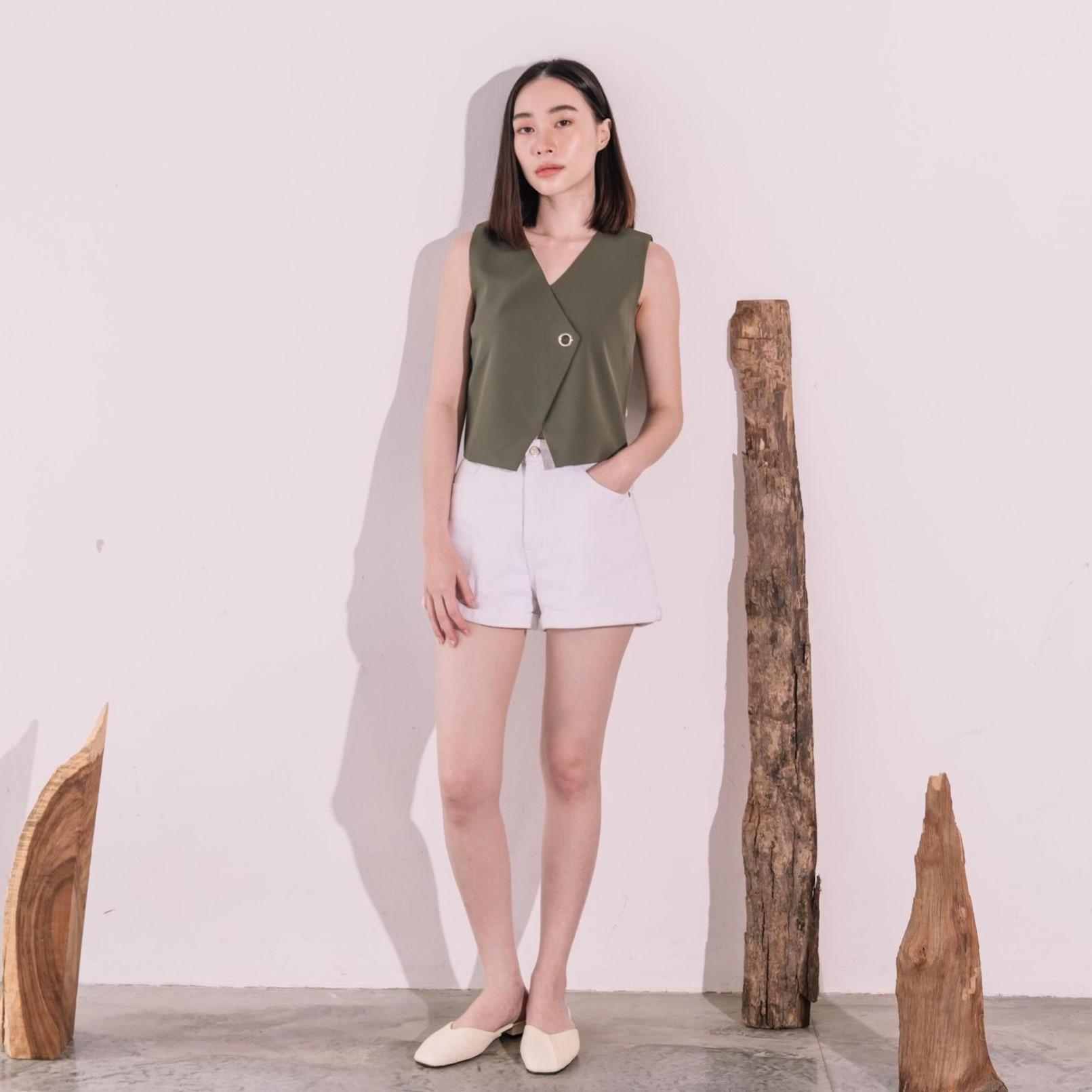 RMVcollection new collection Basics เสื้อแขนกุด premium รุ่น Cara Top RMVcollection new collection Basics เสื้อแขนกุด premium รุ่น Cara Top