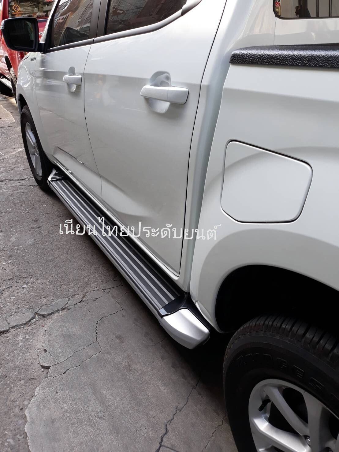 Car Accessories, Car Accessories, Side Steps for Isuzu All New D-Max Pickup Truck, Latest Model, Year 2020, Two-Tone Color, 4-Door Model. ราคา 2,724 บาท*ส่งฟรี