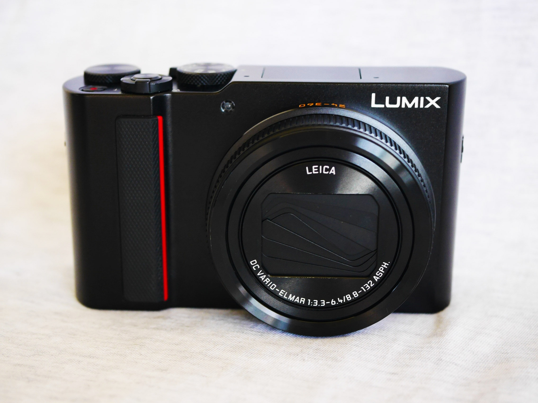 Panasonic Lumix DC-TZ220 Wi-Fi Digital Camera in Box (TZ200 / ZS200 / ZS220) 4K Video 4K Photo 24-360mm 15X Zoom Leica DC Vario-Elmar Lens, TZ 220 DC TZ220