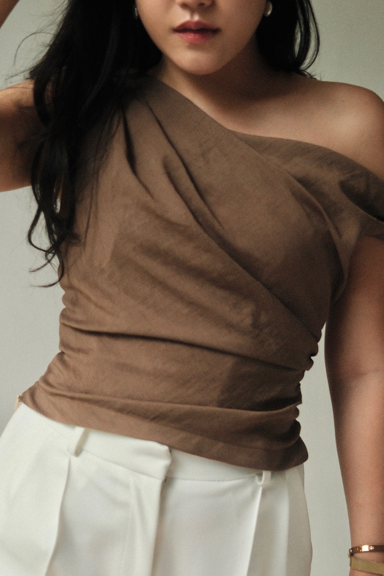 [Pre-Order] RAVii Essentials - Asymmetric Top ราคา 1,970 บาท*ส่งฟรี