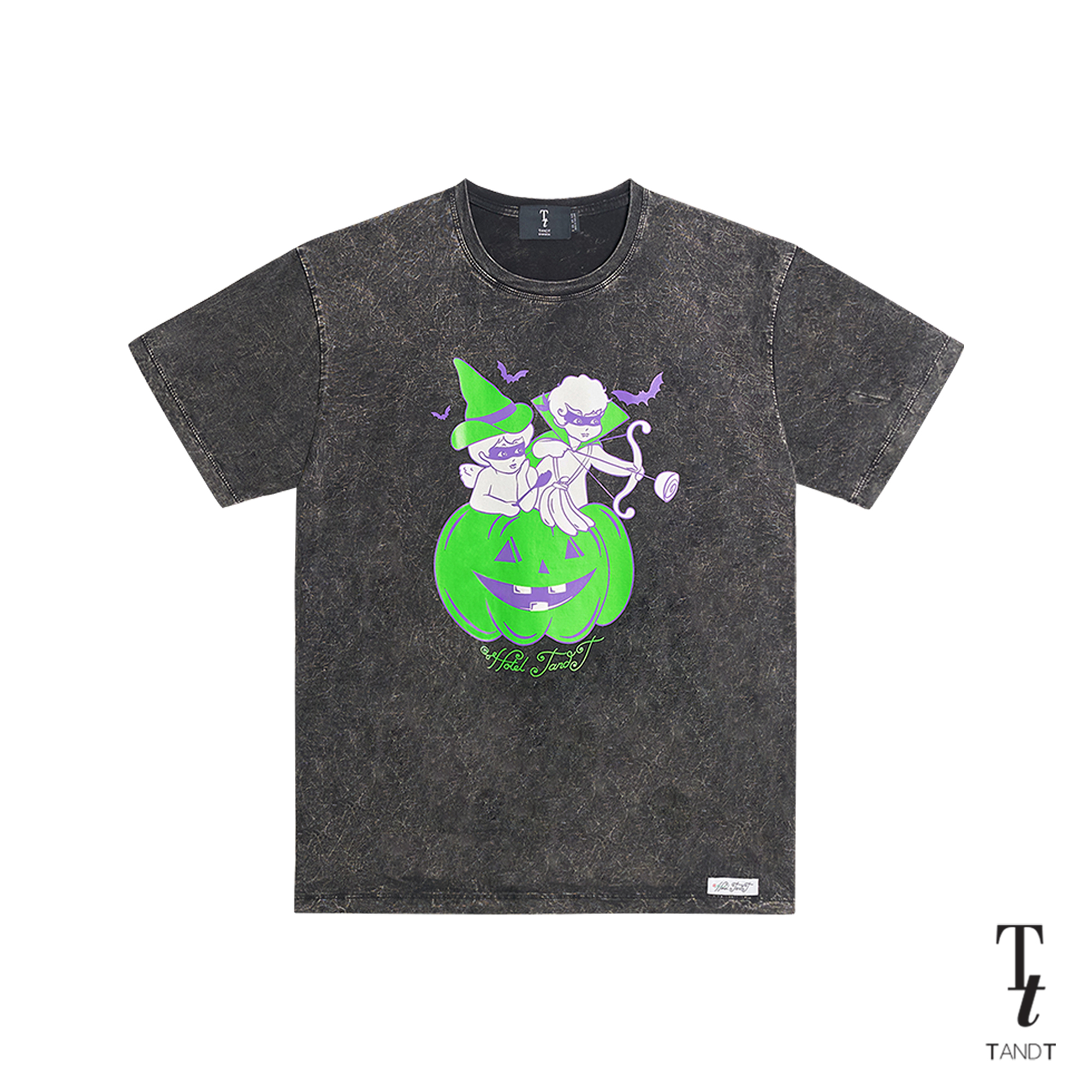 HotelTandT x BewVaraporn - (TRICK OR TREAT ) NEON PUMPKIN-HALLOWEEN SCREEN OVERSIZE COTTON JERSEY T-SHIRT เสื้อยืดฟอกสี ทรงโอเวอร์ไซส์ตัวหลวม แขนสั้นคอกลม สกรีนลายฝักทองสีเขียวนีออน ราคา 1,075 บาท*ส่งฟรี