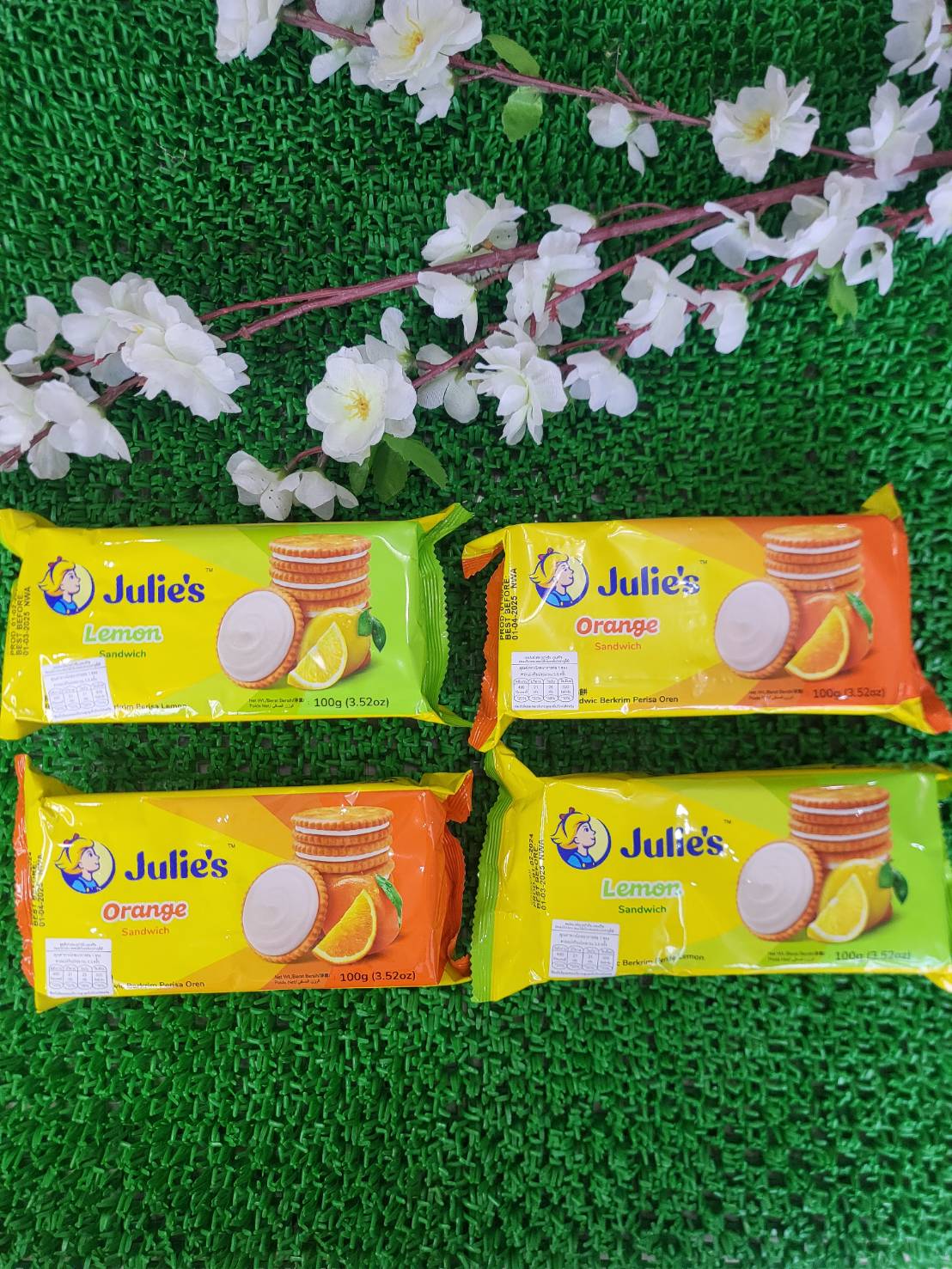 Julie's จูลี่ย์ ขนมปังกรอบ สอดไส้ครีมรสมะนาวและรสส้ม ขนาด100กรัม ราคา 35 บาท*ส่งฟรี