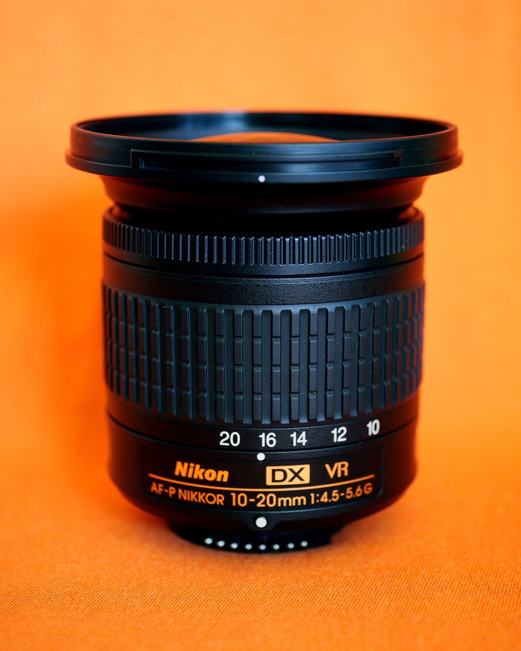 Nikon AF-P DX NIKKOR 10-20mm F/4.5-5.6G VR (Pulse) AFP Ultra-Wide-Angle Vlogging Zoom Lens, stepping motor, 15-30mm eq. Vibration Reduction (VR) image stabilization, for low-light, indoor, real estate photography, landscape, creative portraiture, close up ราคา 5,690 บาท*ส่งฟรี