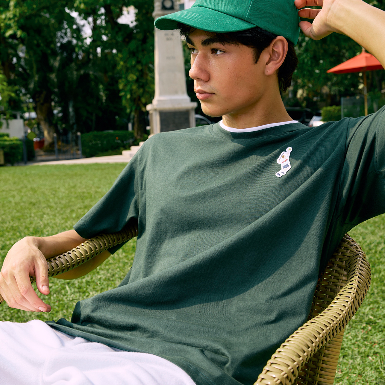 [MOO 4/25] Two-Tone Round T-Shirt เสื้อยืดคอกลม แขนสั้น คอเสื้อสองชั้น ตกแต่งดีเดลปักอาร์มลวดลาย Tennis ราคา 1,290 บาท*ส่งฟรี