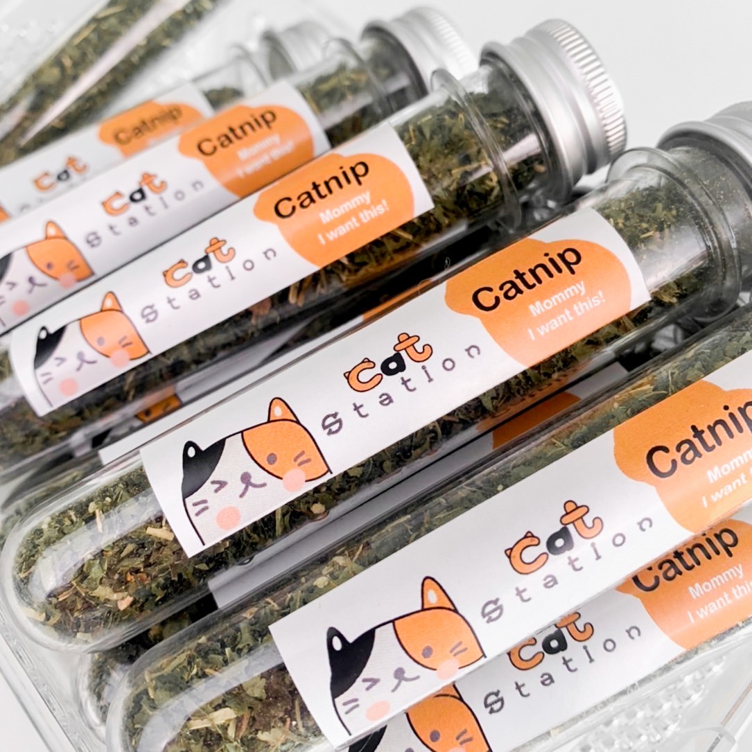 Cat Station แคทนิปแมว Catnip ออร์แกนิคแบบหลอด กัญชาแมว สดใหม่ใบเขียว ช่วยให้ผ่อนคลาย หายเครียด ลองแล้วติดใจทุกตัว ใบใหญ่กลิ่นชัดเจน ราคา 18 บาท*ส่งฟรี