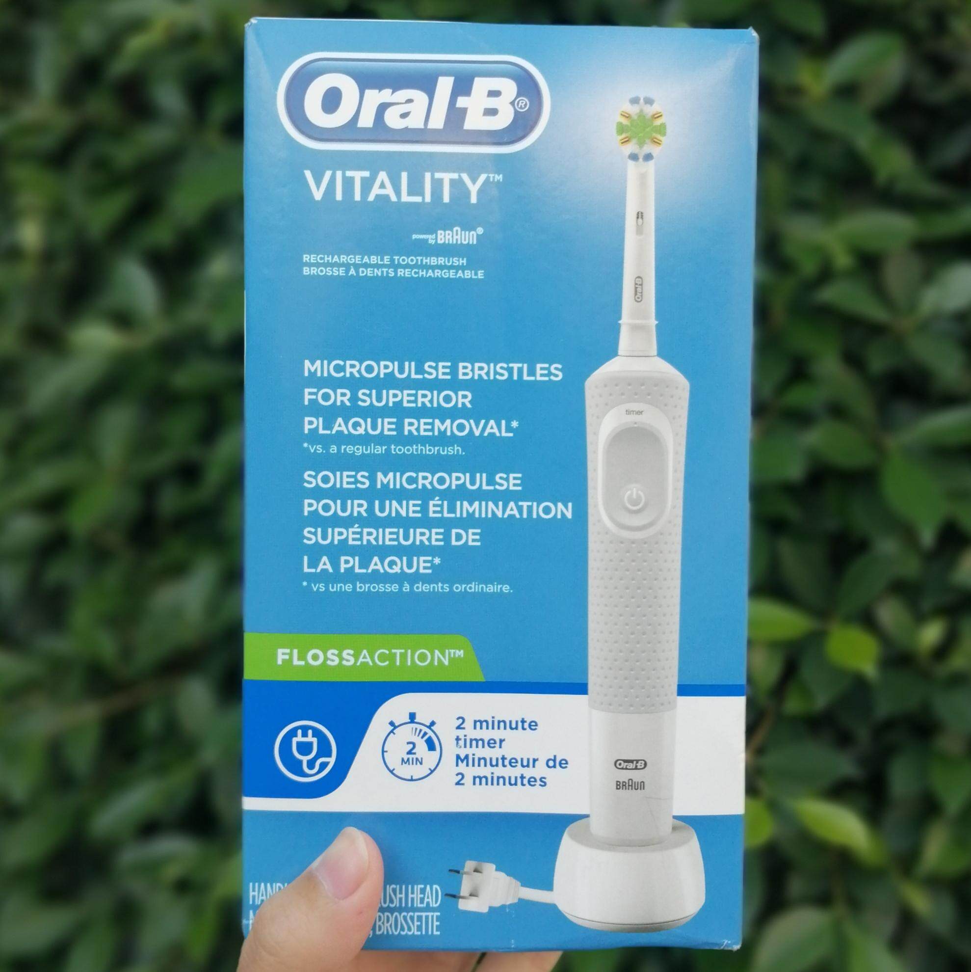 แปรงสีฟันไฟฟ้า ทำความสะอาดทุกซี่ฟันอย่างหมดจด นครนายก ออรัลบี แปรงสีฟันไฟฟ้าแบบชาร์จไฟได้ Oral B® Electric Rechargeable Toothbrush รุ่น Vitality™ FlossAction™ Powered by BRAUN® สีขาว พร้อมตัวจับเวลาอัตโนมัติ Oral B ออรัล บี