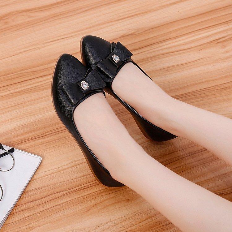 เวอร์ชั่นเกาหลีของรองเท้าแบนปากตื้นเพศหญิงในช่วงฤดูร้อนปี 2018 ชี้ใหม่รองเท้า Peas rhinestones แม่ป่าด้านล่างนุ่มรองเท้าน้ำ