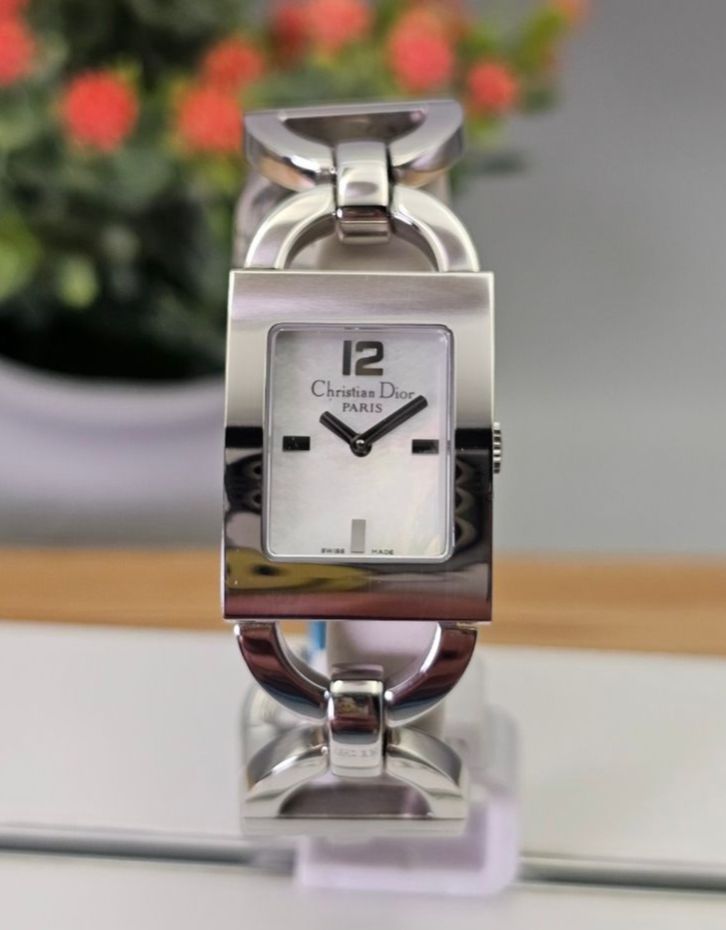 Christian Dior นาฬิกาข้อมือผู้หญิง ( Swiss made ) รุ่น D78-109MRHIN1 Quartz หน้าปัดมุก ราคา 46,155 บาท*ส่งฟรี