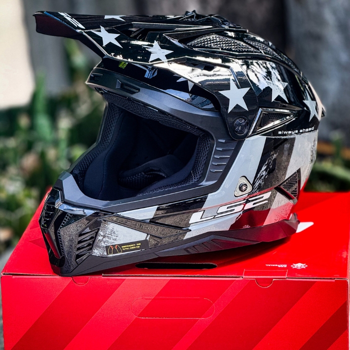 Ls2 Helmets Mx708 Fast II Battle Scar Tonal Gray Black - Enduro Helmet ราคา 5,600 บาท*ส่งฟรี