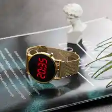 ภาพขนาดย่อของสินค้านาฬิกาข้อมือสายแม่เหล็ก หน้าจอLED ตัวเลขส่องสว่าง นาฬิกาแฟชั่น เหมาะสำหรัญทุกวัย