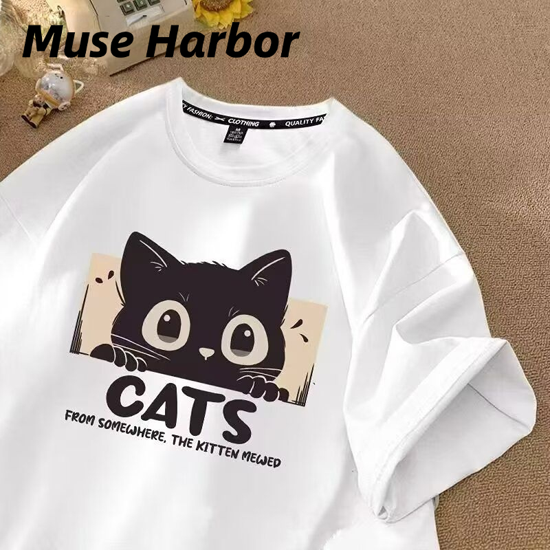 Muse Harbor เสื้อยืดผู้ชายพิมพ์ลายแมวการ์ตูนน่ารักคอกลมผู้ชายเสื้อยืดลำลองทรงหลวม ราคา 57 บาท*ส่งฟรี