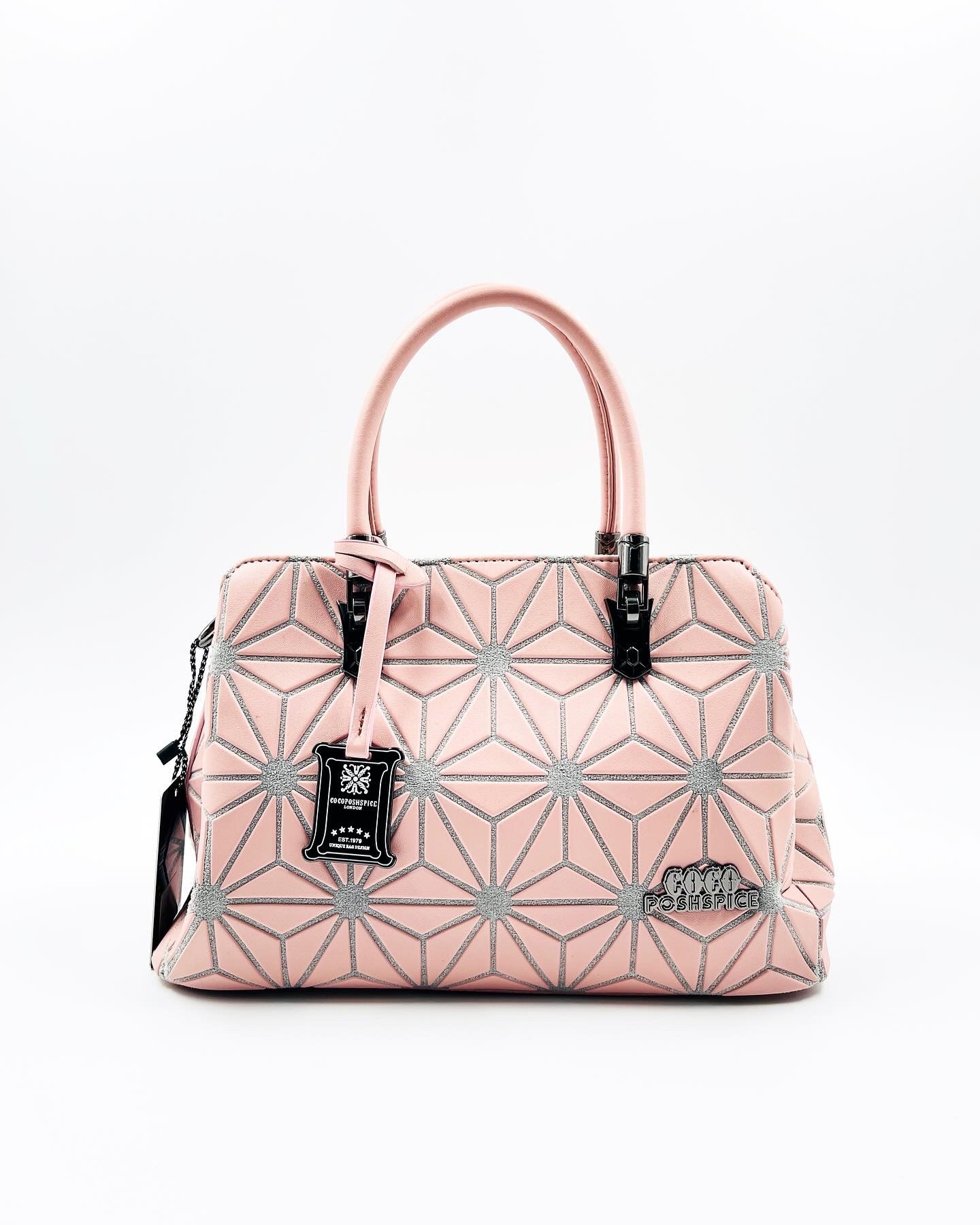 Coco London 3-compartment long handle messenger bag Safiano leather Safiano spare parts black Emila New ราคา 1,390 บาท*ส่งฟรี