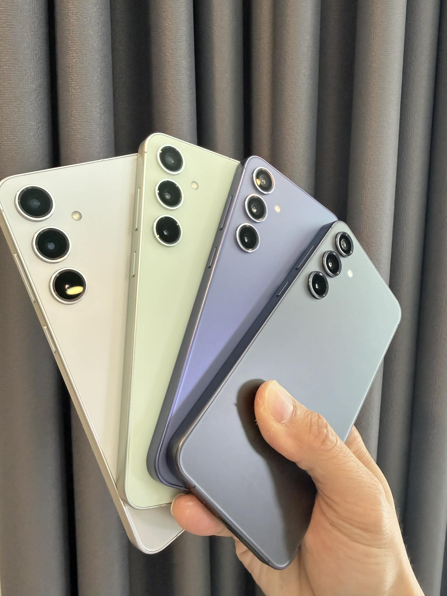 S24Plus, Genuine Second-Hand Device, Perfect Condition, Comes with a Charger Set, 30-Day Store Warranty, Used Phone. ราคา 16,990 บาท*ส่งฟรี