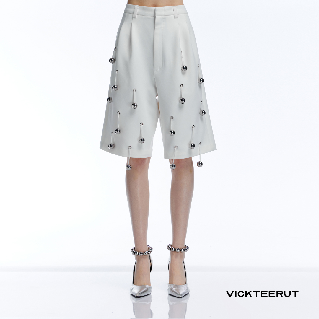 VICKTEERUT (ราคาปกติ 9,350-.) Pleated Shorts with Eyelet and Metallic Ball Detail กางเกงขาสั้น ตกแต่งลูกบอลเมทัลลิค ราคา 6,545 บาท*ส่งฟรี