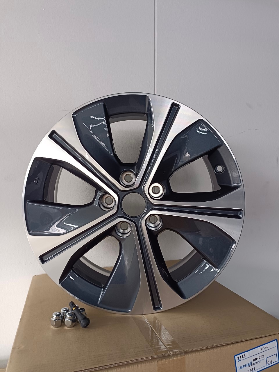 ล้อแม็กอัลลอยด์ NISSAN LEAF ขนาด ZE1 17X6.5J (45) D0300-5SK3B ราคาต่อวง (เป็นอะไหล่แท้ NISSAN) ราคา 36,910 บาท*ส่งฟรี