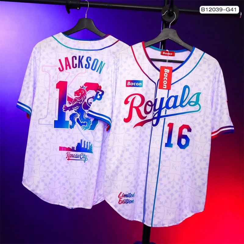 ภาพหน้าปกสินค้าเสื้อยืดแฟชั่นลายเบสบอล Royals 16 จากร้าน Ava - Shop บน Lazada