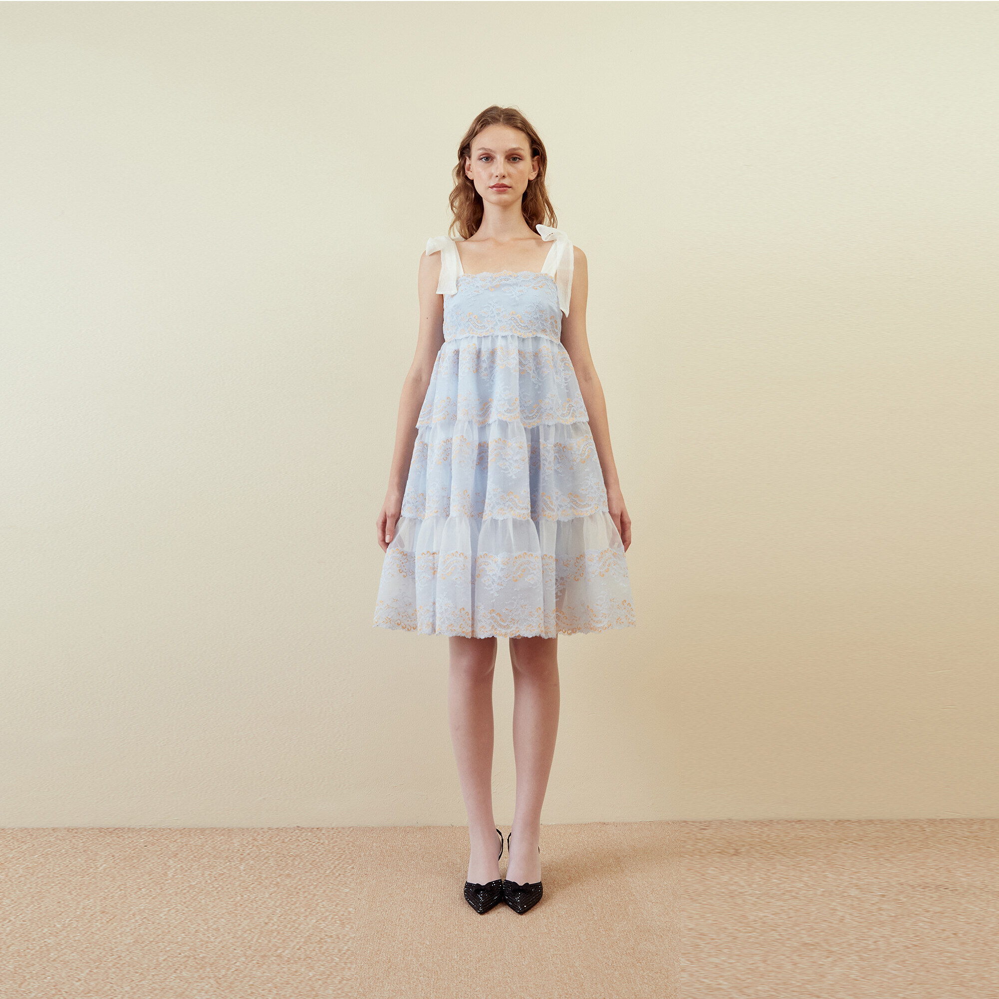 [DISAYA] - Dress with trim laces on organza เดรสแต่งผ้าลูกไม้ organza ราคา 9,295 บาท*ส่งฟรี