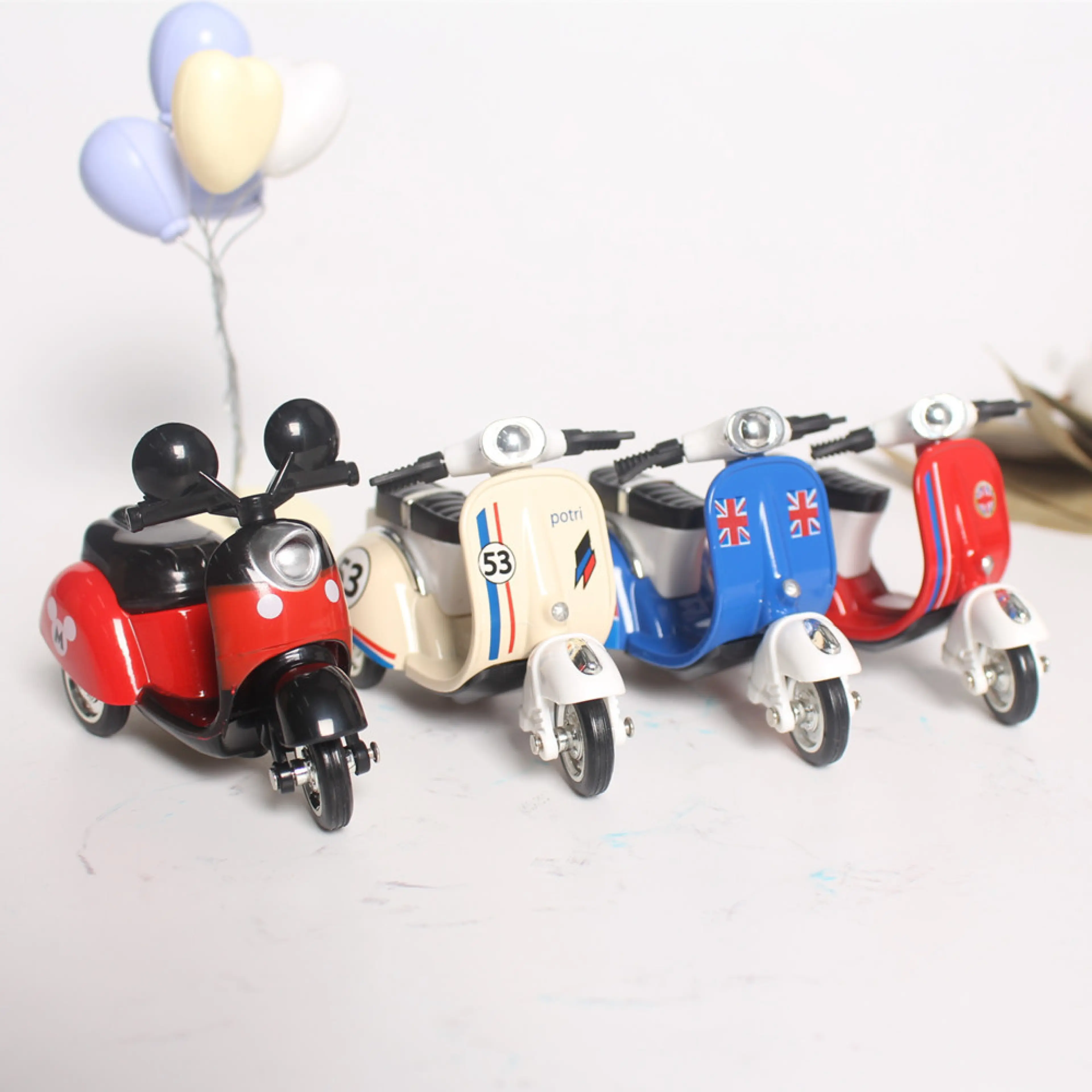 Vespa Classic, Metal Car Model, Collectible Item, Vespa, Scale 1:32, Has a Track, Can Run, Toy Model, Replica Motorcycle Model, Children's Toy.