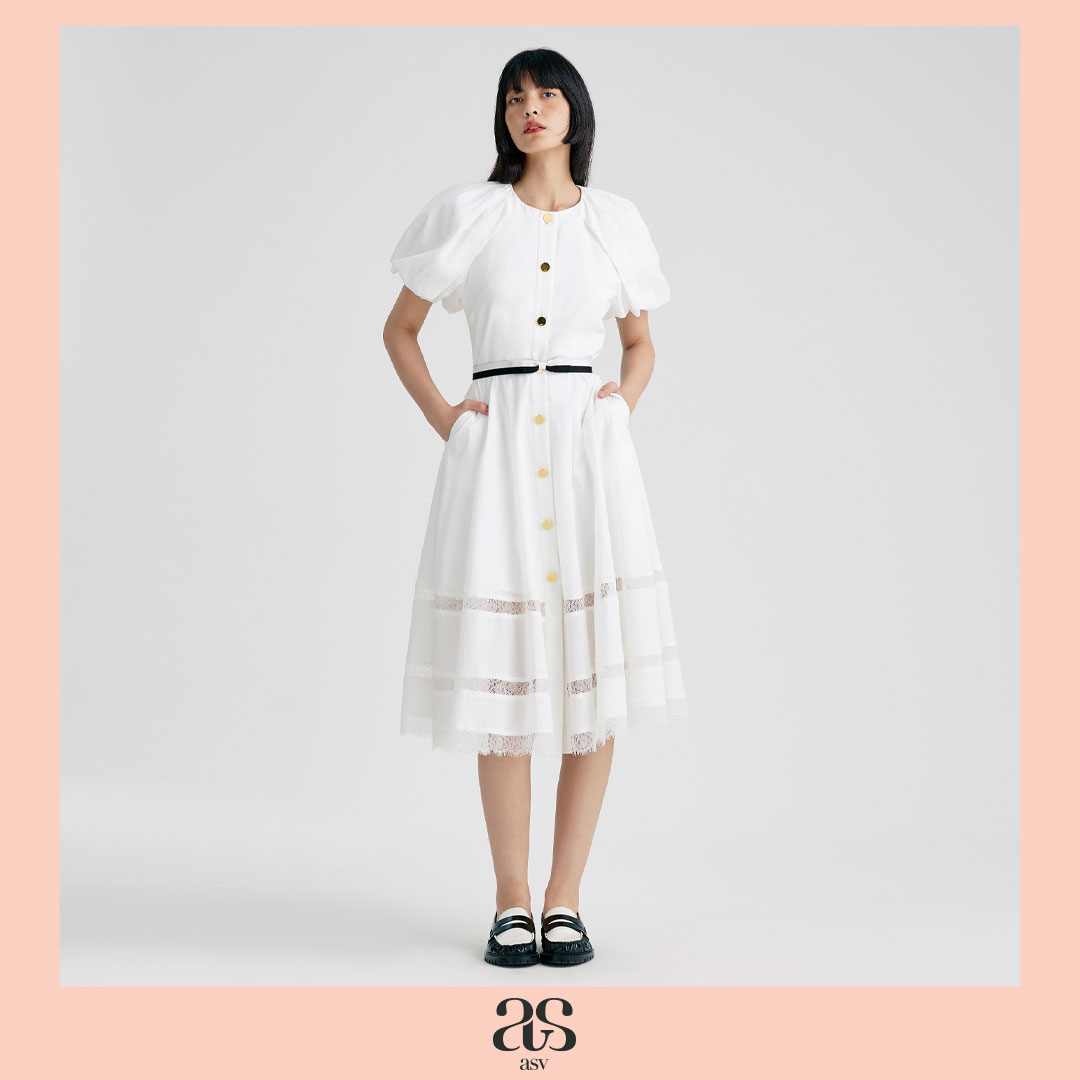 [asv aw24] Suzane Balloon Dress เดรสผู้หญิง ทรงบาน คอกลม แต่งกระเป๋าข้าง แขนสั้นพองตกแต่งจับจีบรอบตัว แต่งคาดเข็มขัดปีเก้ ตกแต่งชายลูกไม้ ผ้าคอตตอน ราคา 8,980 บาท*ส่งฟรี