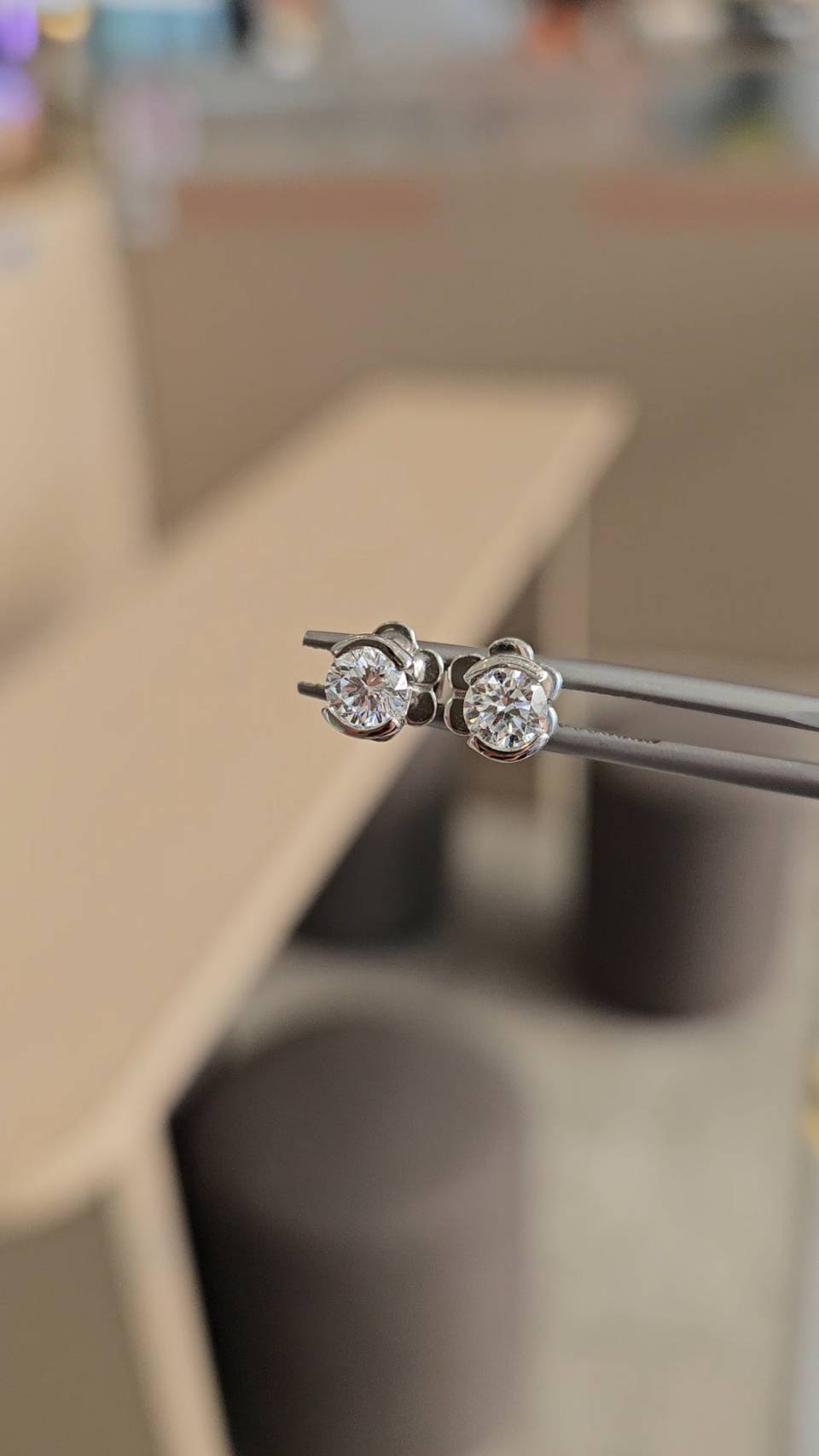 New in “Half Bezel Studs 0.32Ct.Each (Per Side) White Water Diamonds on a 9K Gold Case. 💎 # E000540 # E000539 ราคา 19,100 บาท*ส่งฟรี
