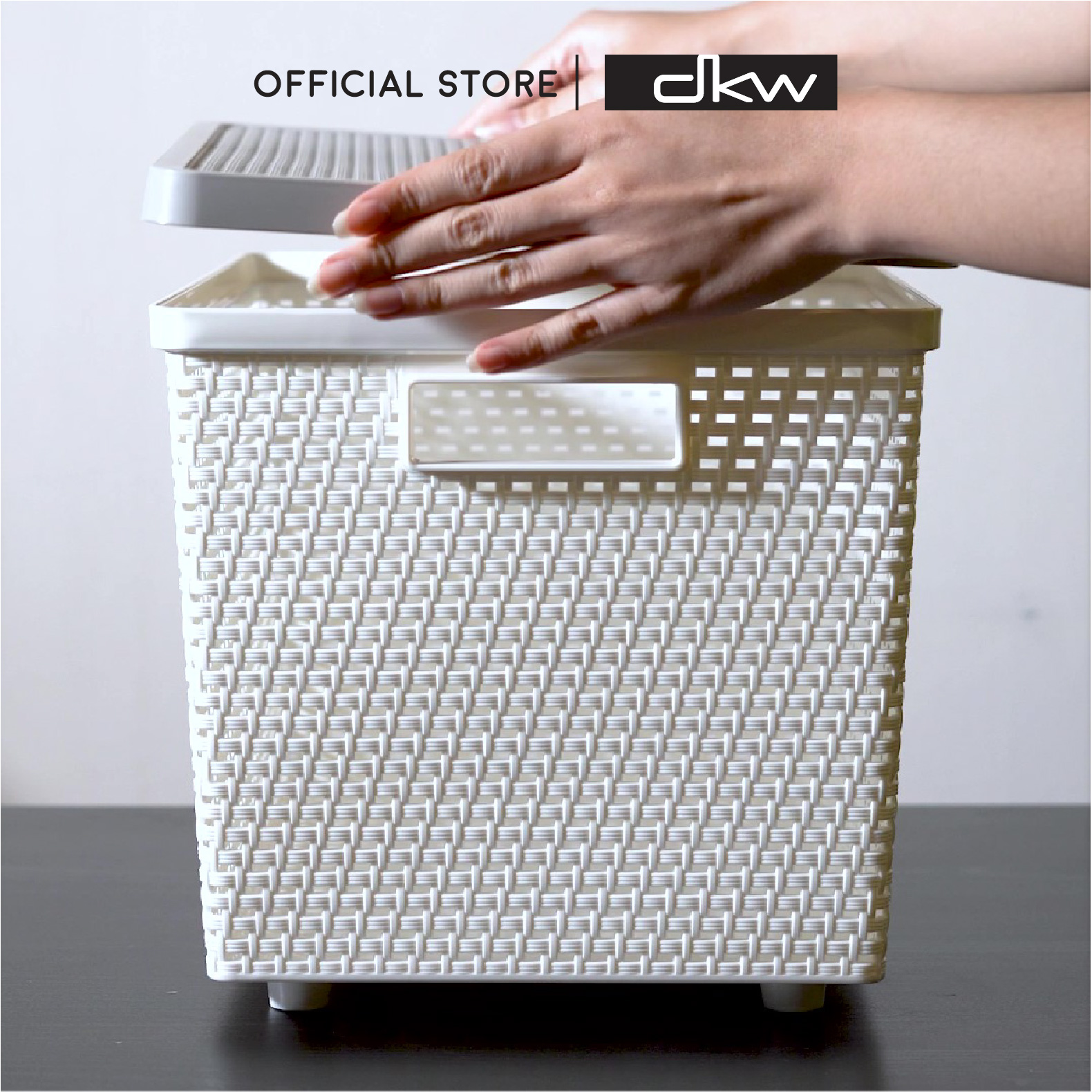 [10.10ลดแรง!] DKW HH-2087L(XS) | HH-2090L(S) | HH-2095L(L) | HH-2097L(XL) ตะกร้าอเนกประสงค์ลายเส้น มีฝา (มี 4 ไซซ์ 2 สี) (ตะกร้าสีครีม-ฝาสีเทา, ตะกร้าสีเทา-ฝาเทา) Senn Storage Basket w/lid ราคา 105 บาท*ส่งฟรี