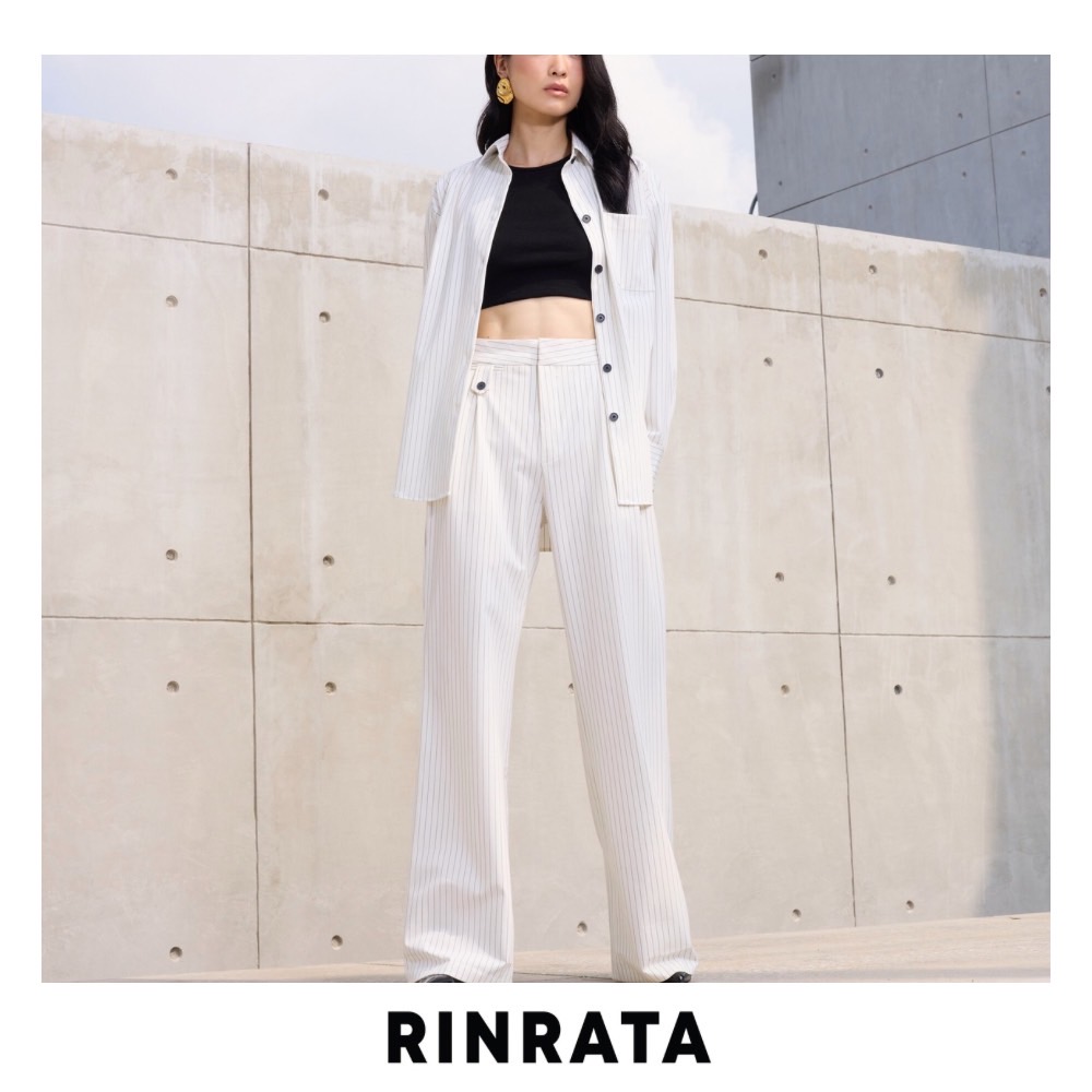 RINRATA - Noah Pants - กางเกงขายาว สีขาวลายเส้นสีดำ Pinstripes กางเกงเอวสูง มีกระเป๋าข้าง กางเกงทรงขาบานเล็กน้อย ทรงสวยใส่สบาย กางเกงใส่เที่ยว กางเกงลายเส้น กางเกงใส่ทำงาน ราคา 4,990 บาท*ส่งฟรี