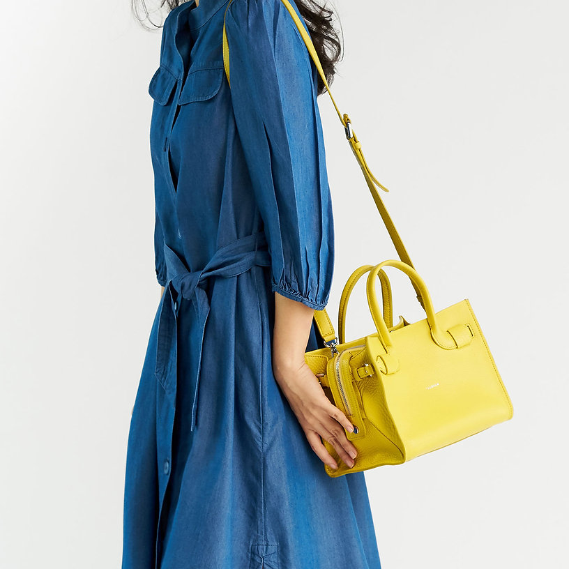 กระเป๋าถือหนังแท้ รุ่น ABSOLUTE Size M ราคา 5,985 บาท*ส่งฟรี