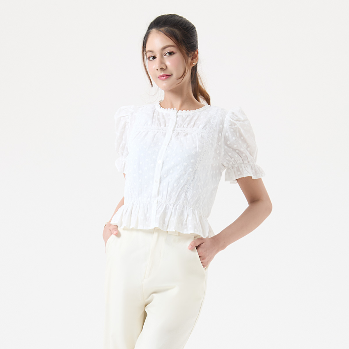 EP เสื้อเบลาส์เปปลัม ผู้หญิง สีออฟไวท์ | Peplum Blouse | 00955 ราคา 995 บาท*ส่งฟรี