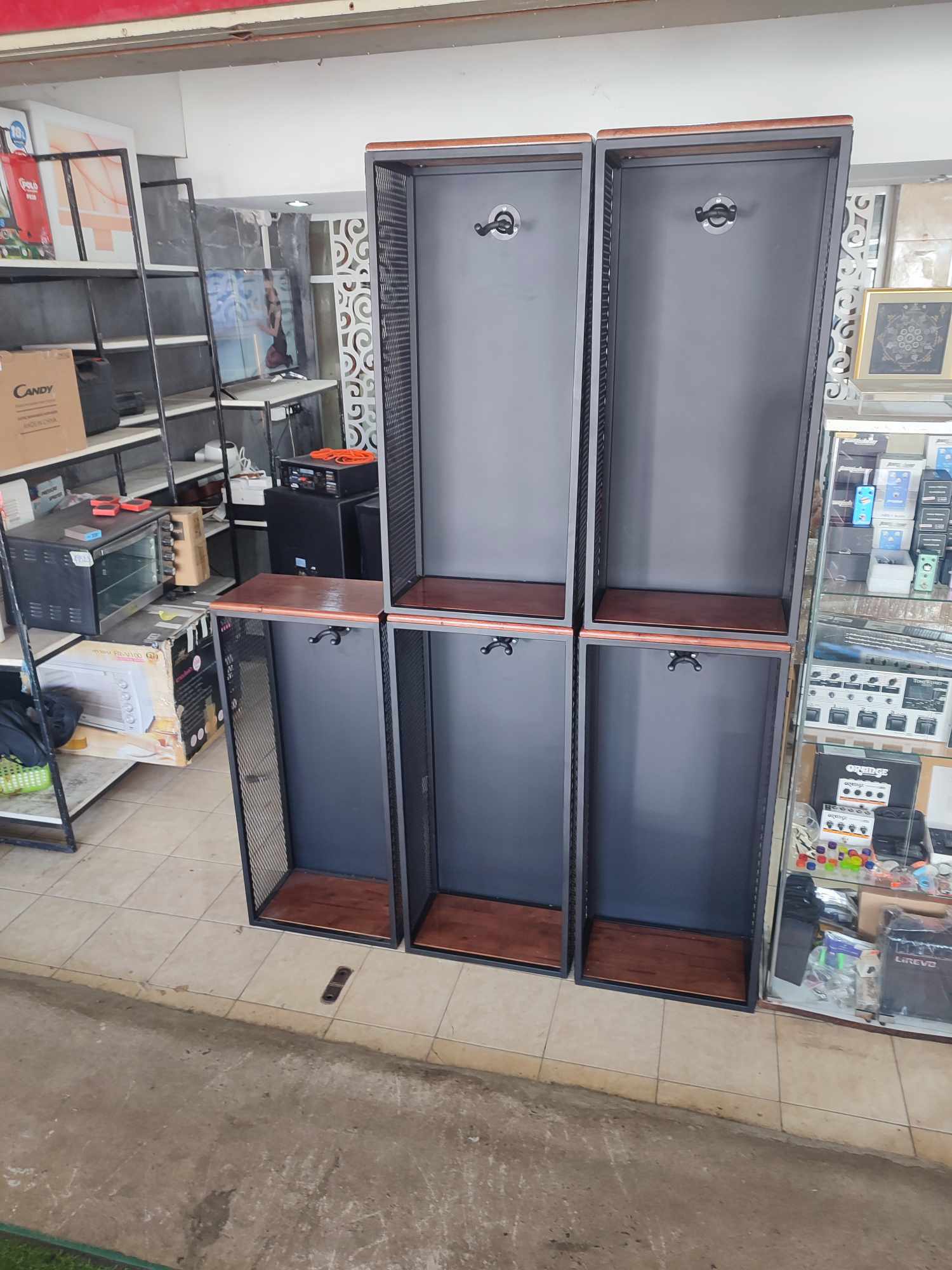 IRONSERVICE : ตู้โชว์ : " โครงเหล็กใช้เป็นเหล็กกันสนิม ไม้แท้ ( เคลือบเงาใส ) แข็งแรง ...." (จัดส่งรวดเร็ว)" ราคา 2,590 บาท*ส่งฟรี