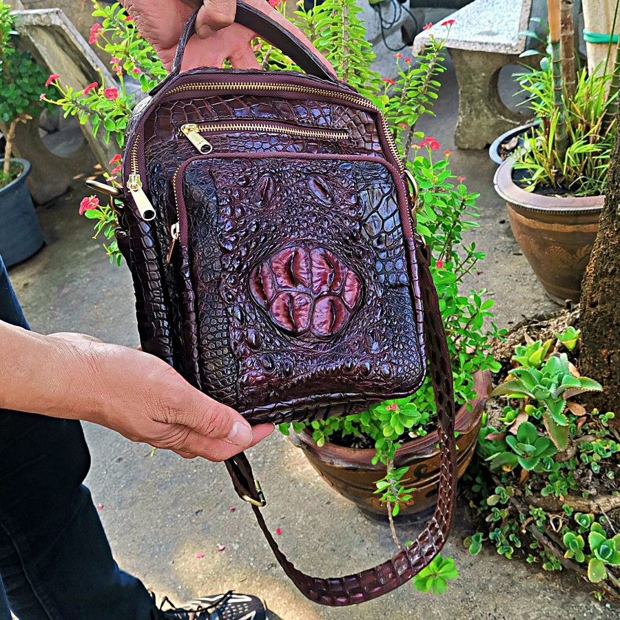 Made From Crocodile Leather Very Pretty Shoulder Bag ราคา 7,000 บาท*ส่งฟรี