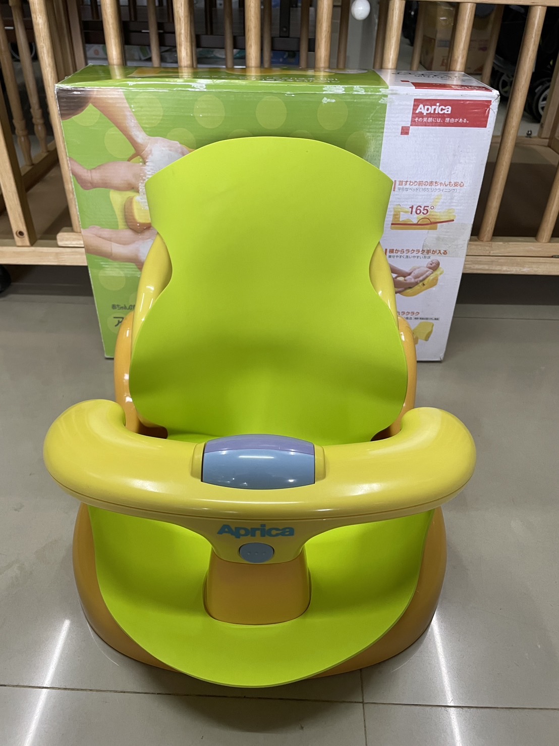 เก้าอี้อาบน้ำ Aprica Baby Bath Chair สภาพสวย 90% ราคา 990 บาท*ส่งฟรี