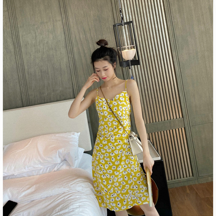 Gghouse    Guo Guo กิจวัตรสีเหลืองดอกคาโมมายด์กระโปรงแขนสั้นสำหรับฤดูร้อนลายดอกไม้รุ่นยาวปานกลางชุดกระโปรงสายเดี่ยวบุตรธิดา
