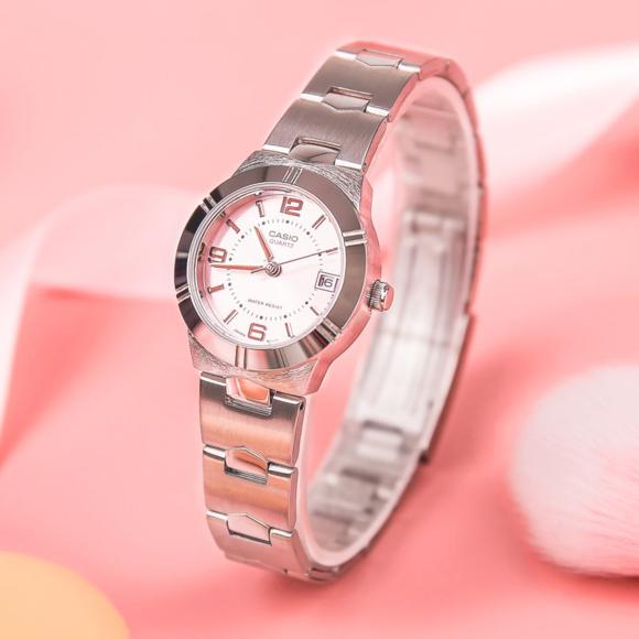 มุมมองเพิ่มเติมของสินค้า Casio Lady รุ่น LTP-1241D-4A  นาฬิกาข้อมือผู้หญิง สายสแตนเลส หน้าปัดชมพูสุดหวาน (สินค้าขายดี) -มั่นใจของแท้ 100% ประกันศูนย์ 1 ปีเต็ม
