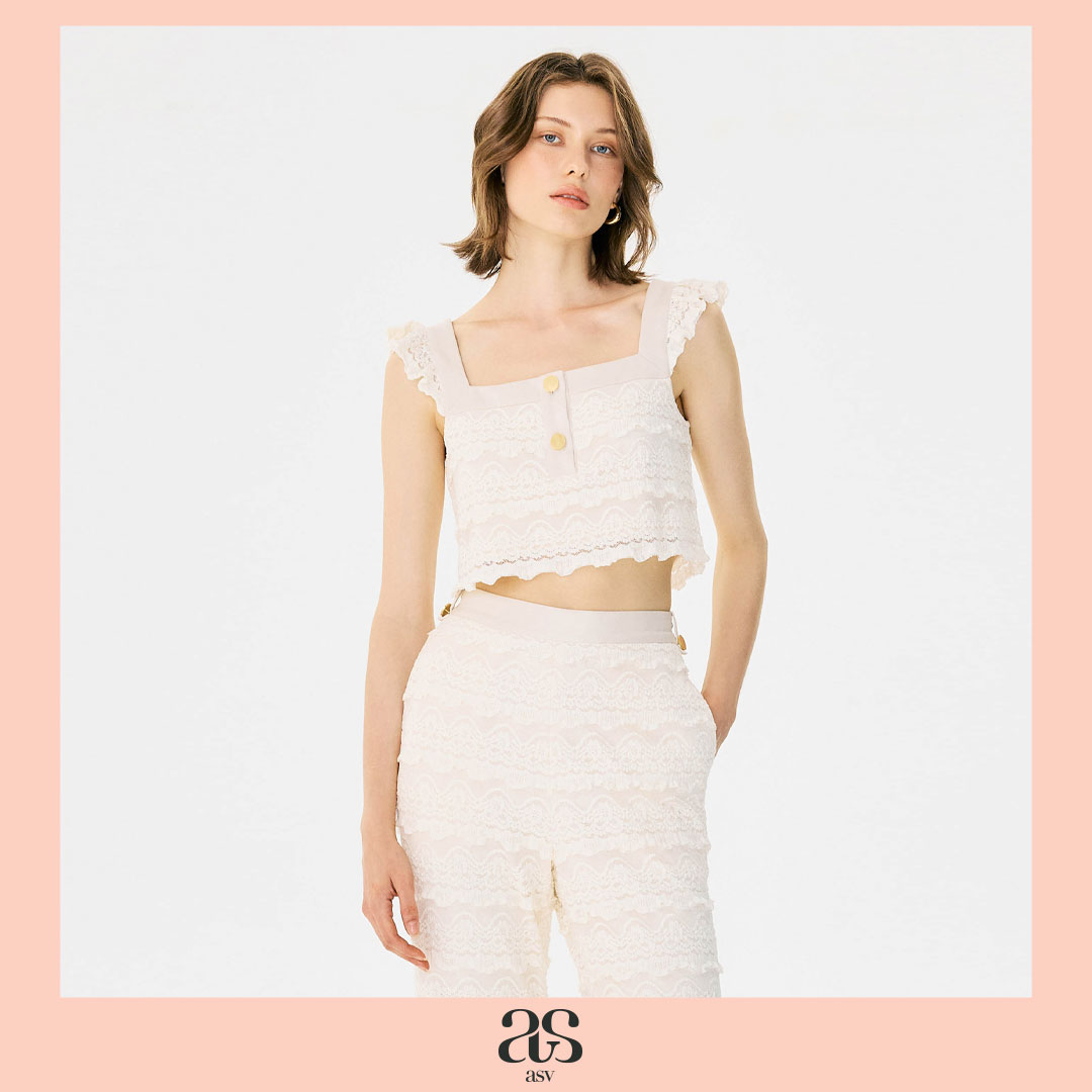 [Asv Aw25] Lulu Cropped Blouse Women's Shirt, Stretch Lace Fabric, Square Neck, Sleeveless, Ruffled, Polo Shirt Style, Decorated with Gold Buttons on the Front. ราคา 3,493 บาท*ส่งฟรี