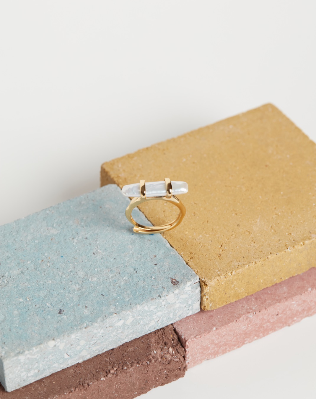 Vetiver Pearl Handmade the Roll Freshwater Pearl Ring, Pearl Ring, Rectangular Shaped Pearl, Freshwater Pearl, Real Pearl, Natural Pearl, Smooth Design, Minimalist, 925 Sterling Silver Body, 18K Gold Plated, Fast Delivery. ราคา 2,900 บาท*ส่งฟรี