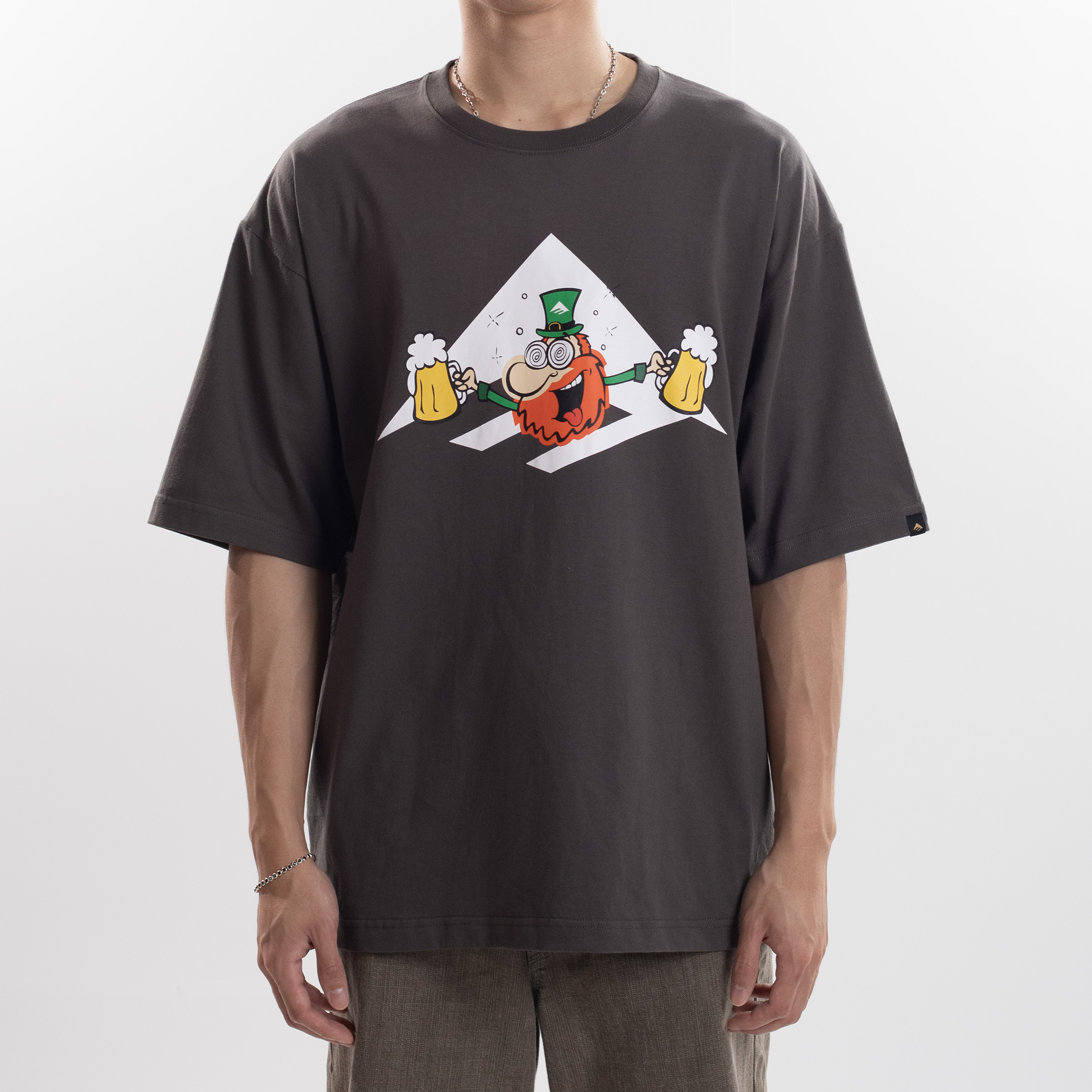 EMERICA เสื้อยืด LEPRECHAUN TRIANGLE ราคา 647 บาท*ส่งฟรี