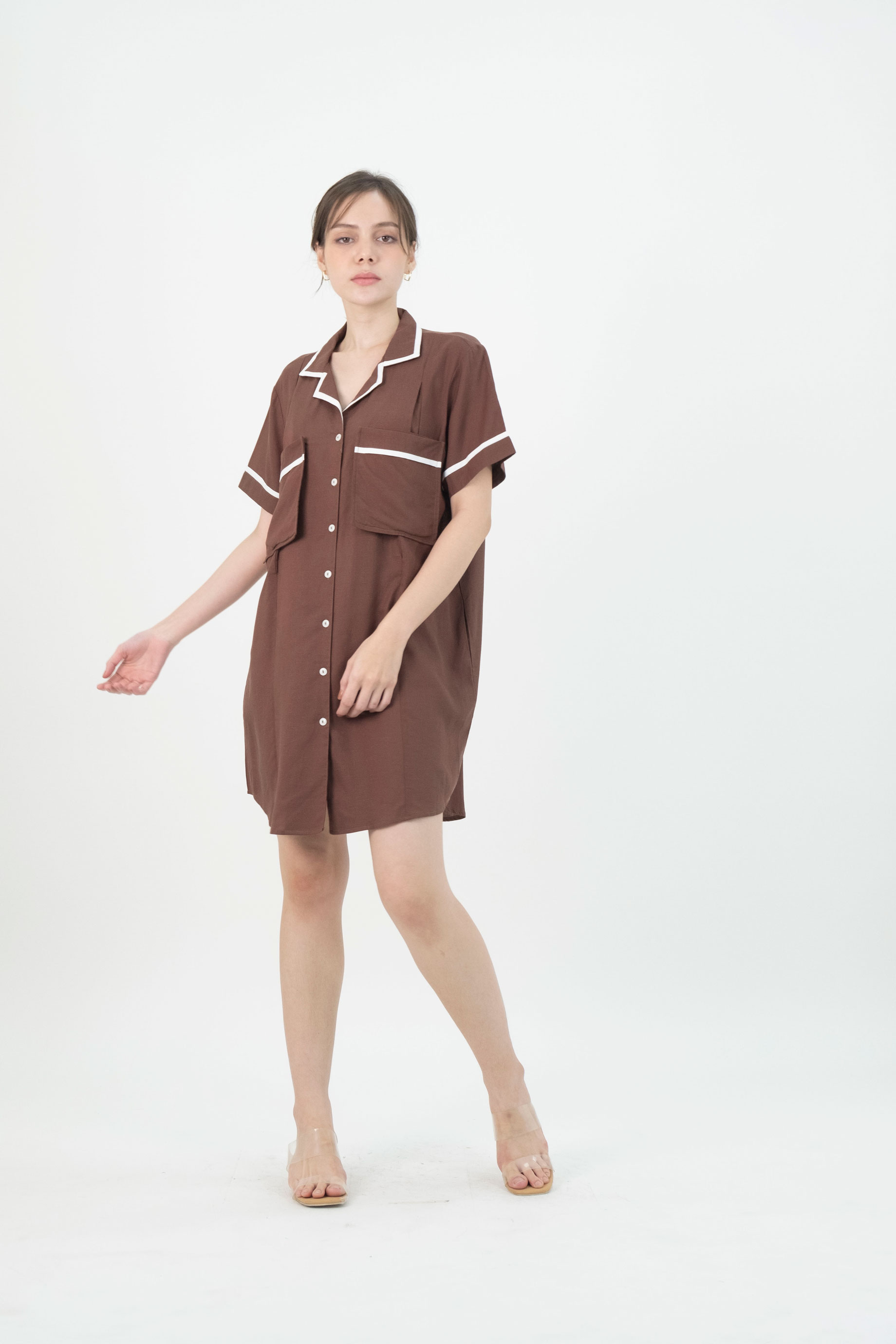 QueenCows ชุดให้นม Perry Linen Dress Shirt (Brown) ราคา 1,890 บาท*ส่งฟรี