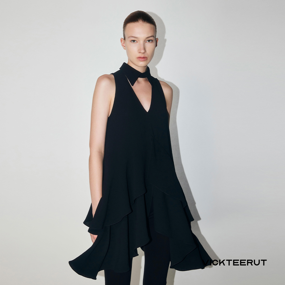 VICKTEERUT (ราคาปกติ 7,350-.) Sleeveless Tiered Tunic เสื้อทูนิค เสื้อตัวราว ตกแต่งระบาย คอปก ราคา 2,205 บาท*ส่งฟรี