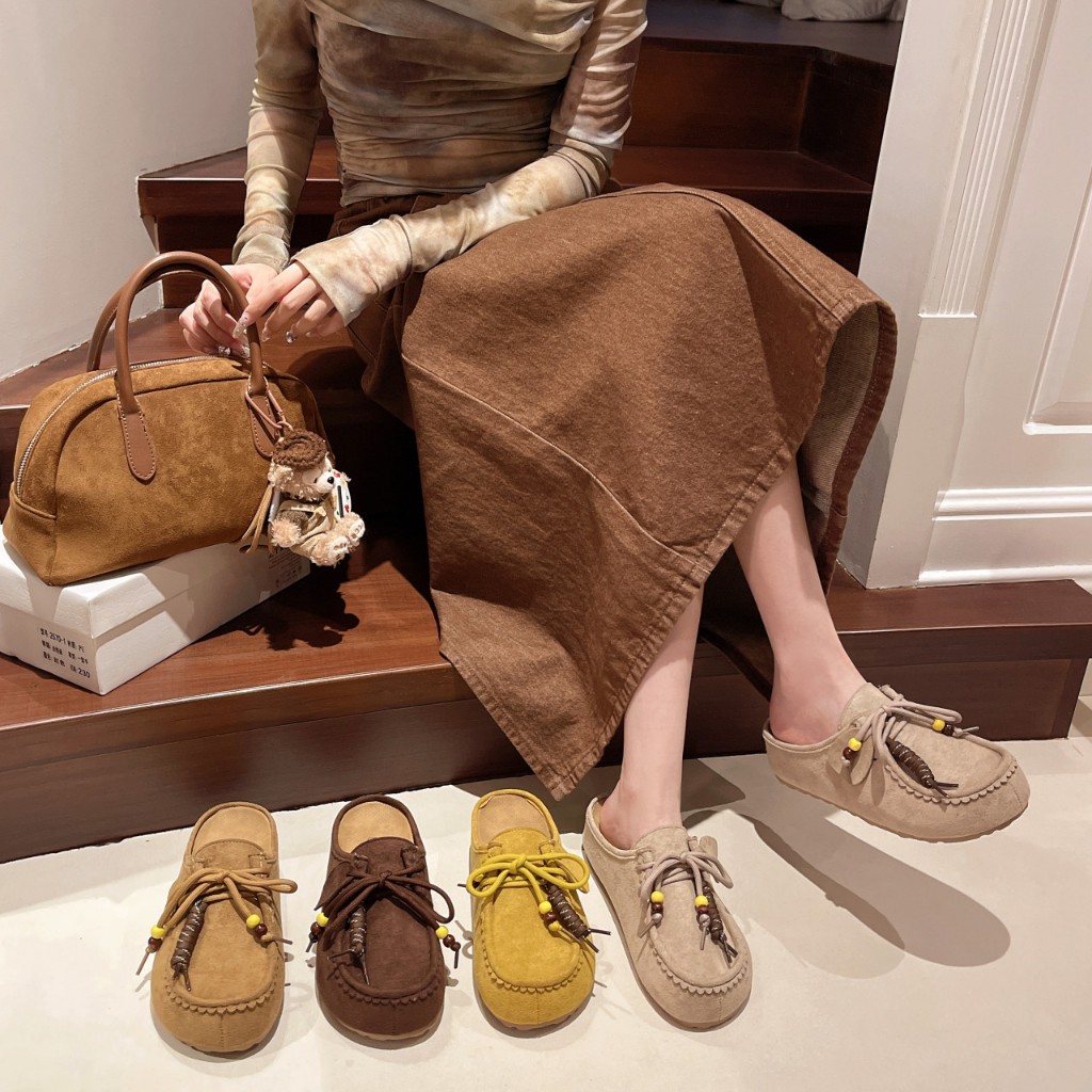 This New Model of Slip-On Sandals for Women Stands Out with Its Modern Design. ​ ​ Comfortable to Wear and Has a Thick, Durable Sole. Good Protection Against Slipping ราคา 219 บาท*ส่งฟรี