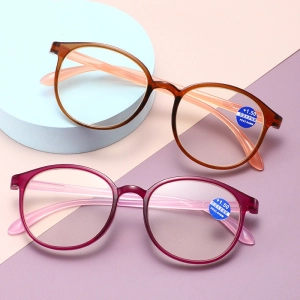 ภาพหน้าปกสินค้าOYKI ใหม่ Anti Blue Light แว่นตาอ่านสำหรับผู้หญิงแฟชั่นแว่นตา Anti-fatigue สายตายาวแว่นตาเกรด + 100 ถึง + 400 ที่เกี่ยวข้อง