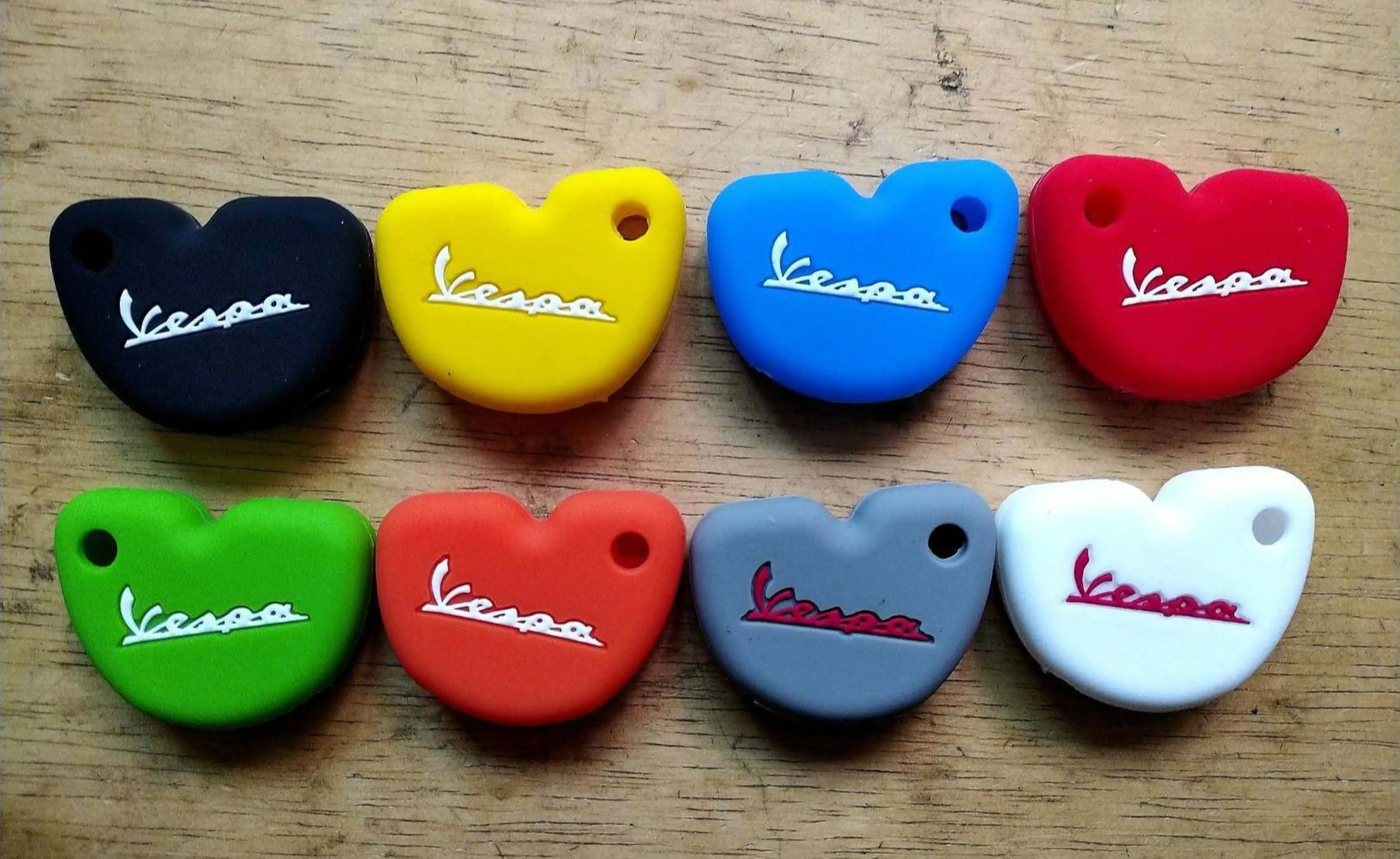 ปลอกกุญแจ ยางซิลิโคน สวมกุญแจ รถเวสป้า เนื้อยางนุ่ม ป้องกันกุญแจรถ VESPA ราคามิตรภาพ (ประเทศไทย)