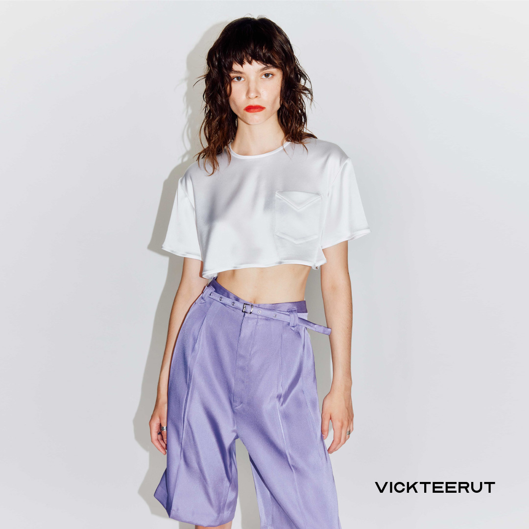 VICKTEERUT (ราคาปกติ 5,350-.) Short Sleeve Satin Crop Top เสื้อครอป แขนสั้น ผ้าซาติน ราคา 1,872 บาท*ส่งฟรี