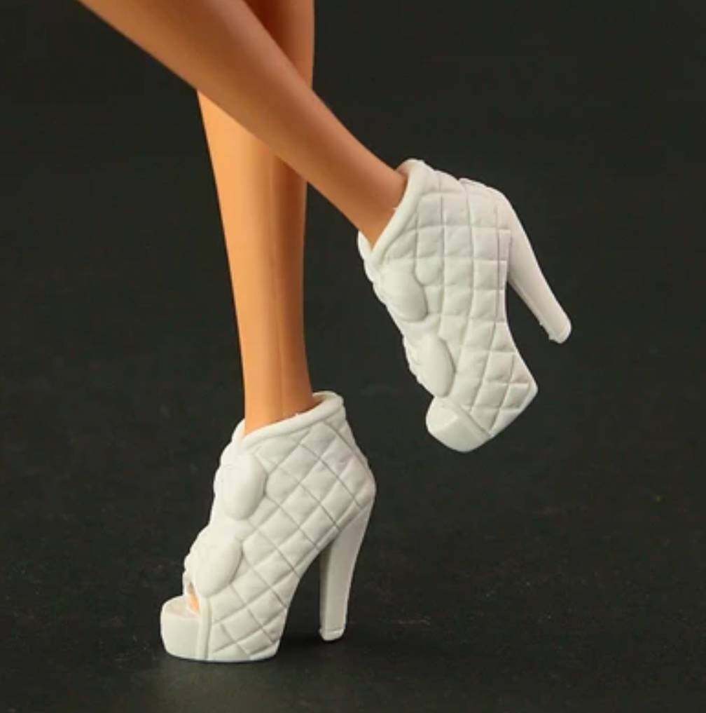 รองเท้าบาร์บี้ มีโลโก้ปั๊มใต้รองเท้า เลือกแบบด้านใน  รองเท้าตุ๊กตา