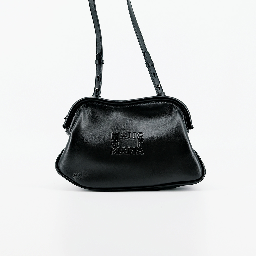 Haus of Mana กระเป๋ารุ่น On Cloud สีดำ ราคา 8,600 บาท*ส่งฟรี