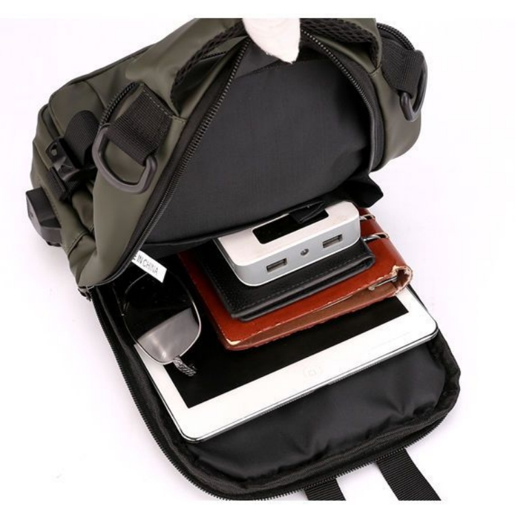 ข้อมูลเกี่ยวกับ พร้อมส่ง🚚 กระเป๋าคาดอก กระเป๋าผู้ชายสะพายข้างพาดลำตัว ผ้ากันน้ำ มีช่อง USB สำหรับชาร์จแบตมือถือ