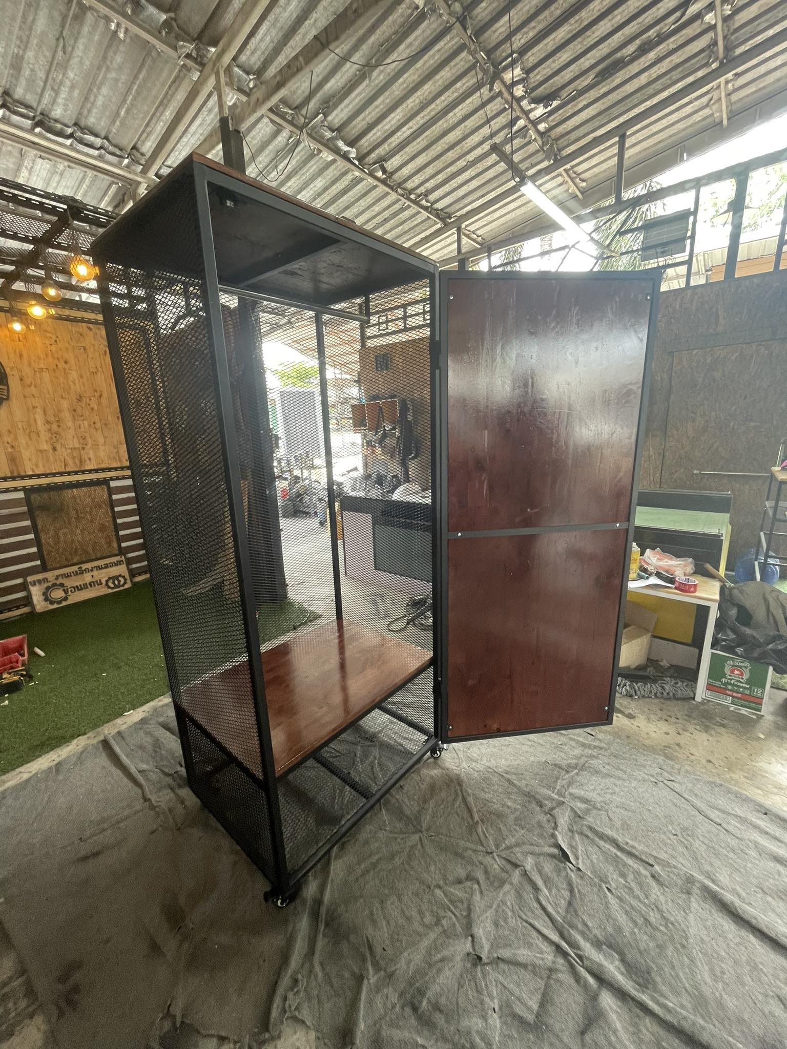 ชั้นวางของ 3 ชั้น บานพับ พื้นไม้ : " เฟอร์นิเจอร์ โครงเหล็กกันสนิม ตกแต่งบ้านและสวน มีประกัน " (จัดส่งรวดเร็ว) ราคา 2,485 บาท*ส่งฟรี