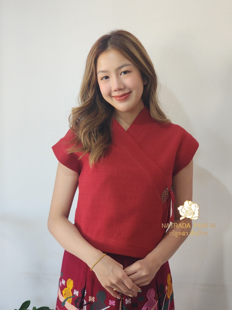 Nathada Cotton 🧵 Sleeveless Shirt, Bamboo Fiber Fabric, Traditional Women's Shirt, Otop Standard, Natradaphafai ราคา 690 บาท*ส่งฟรี