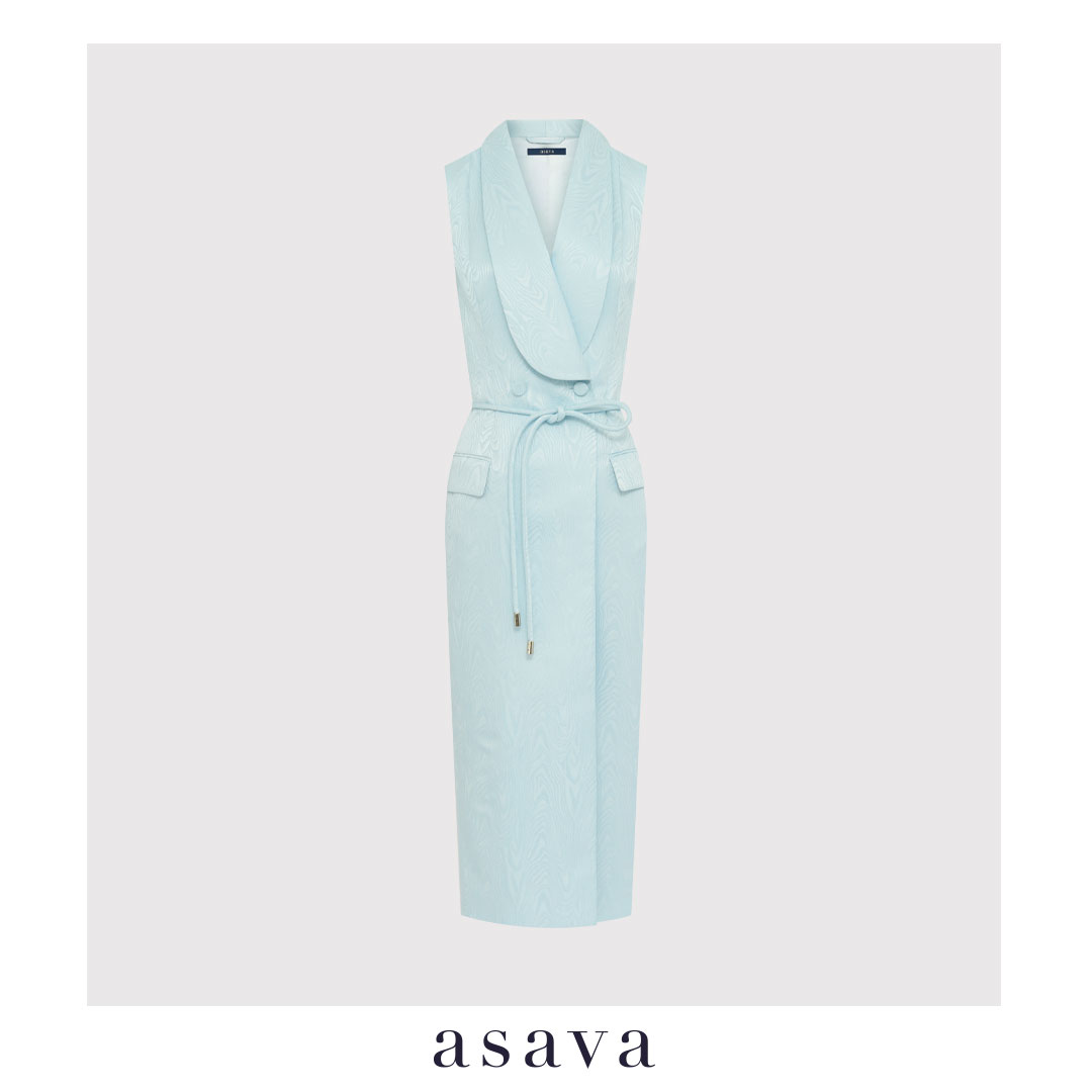[asava ss25] Zinnia Sleeveless Dress เดรสผู้หญิง แขนกุด แต่งกระดุมสองแถวด้านหน้า กระเป๋าหน้า แต่งคาดเข็มขัด ผ่าหลัง ผ้าลายมัวเร่ ราคา 12,000 บาท*ส่งฟรี