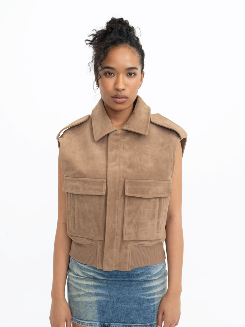 Pania Suede Leather Polo Vest in Roast Cappucino ราคา 3,500 บาท*ส่งฟรี